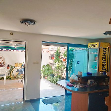 Lira Sto Apartments Pomorie Ngoại thất bức ảnh