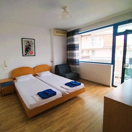 Lira Sto Apartments Pomorie Ngoại thất bức ảnh