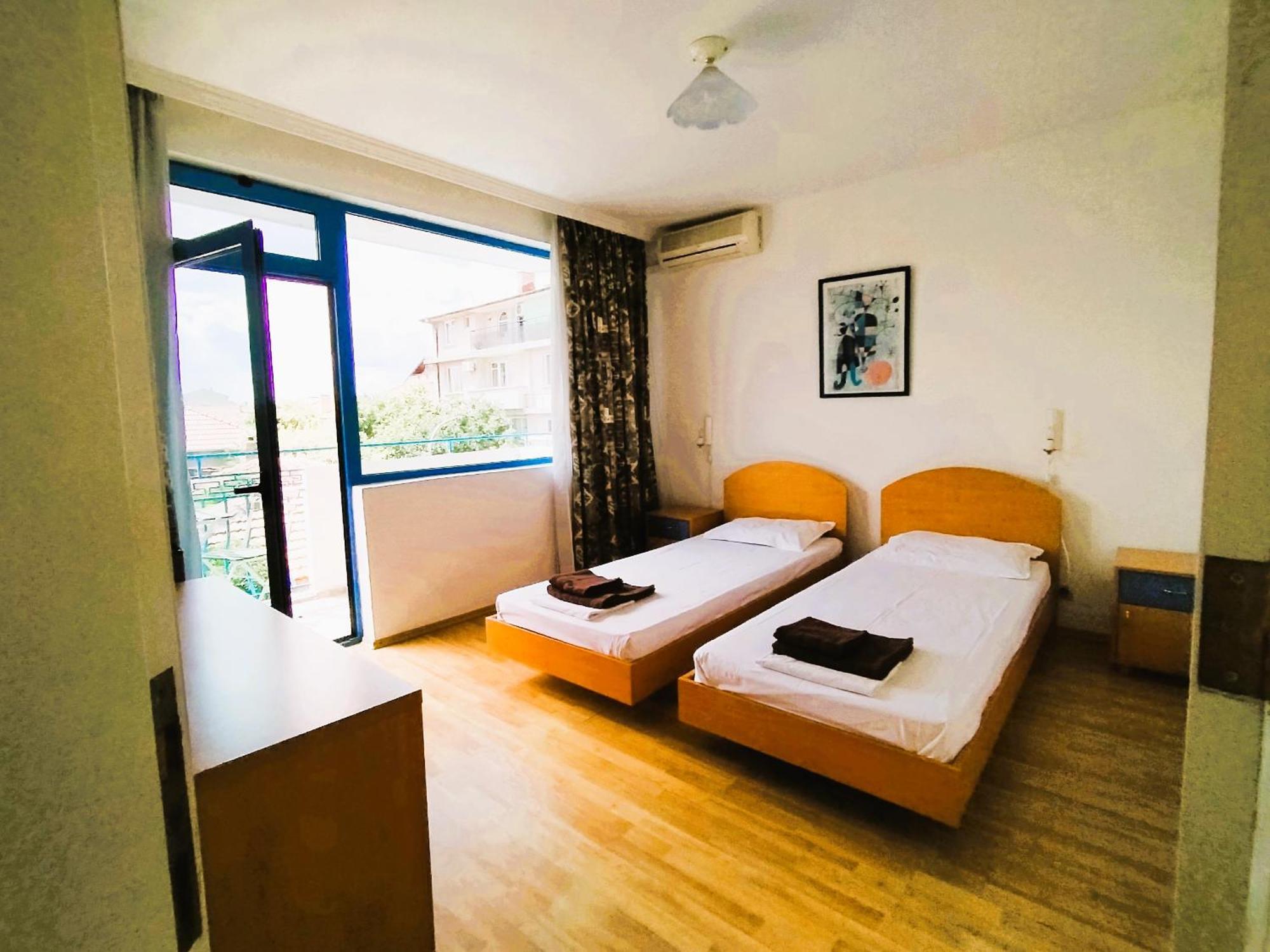 Lira Sto Apartments Pomorie Ngoại thất bức ảnh
