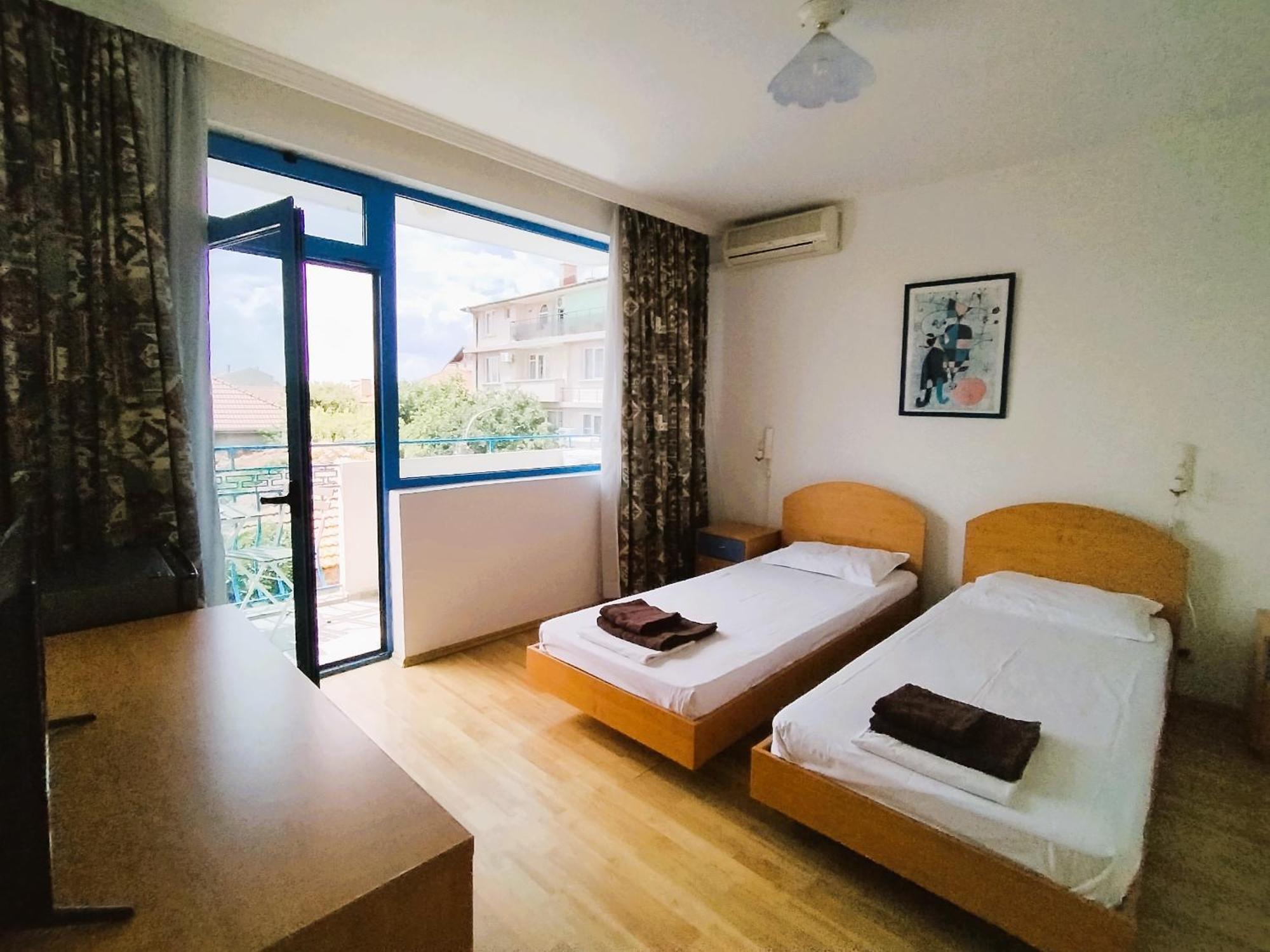 Lira Sto Apartments Pomorie Ngoại thất bức ảnh