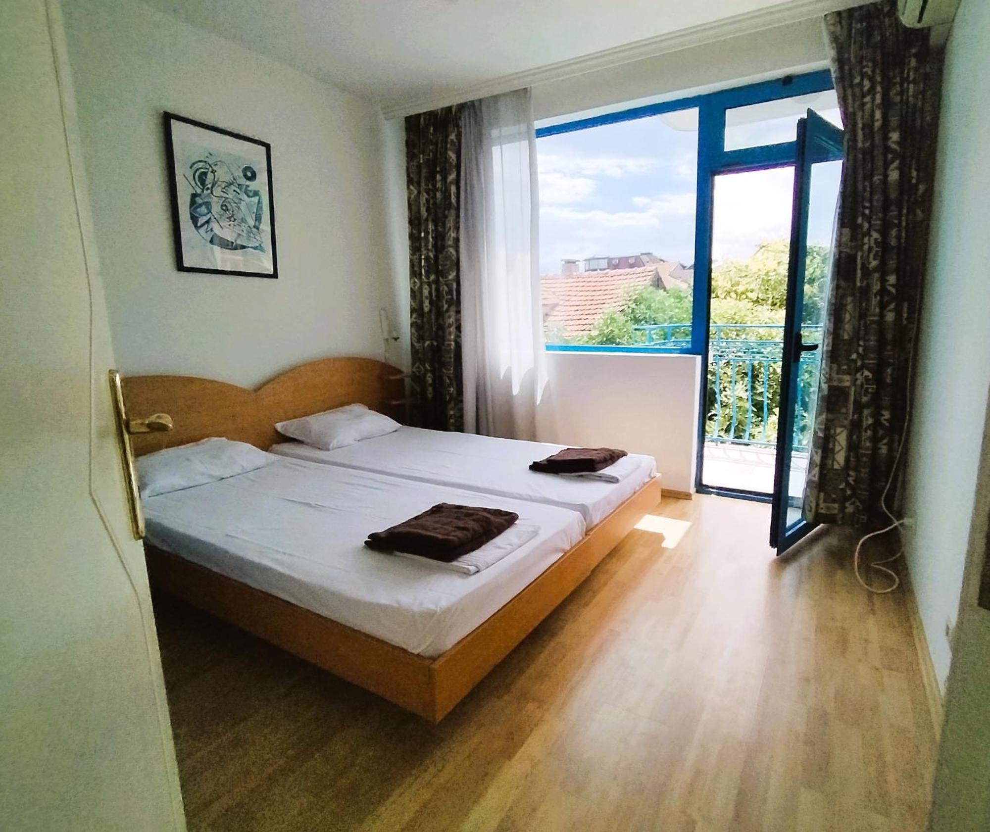 Lira Sto Apartments Pomorie Ngoại thất bức ảnh