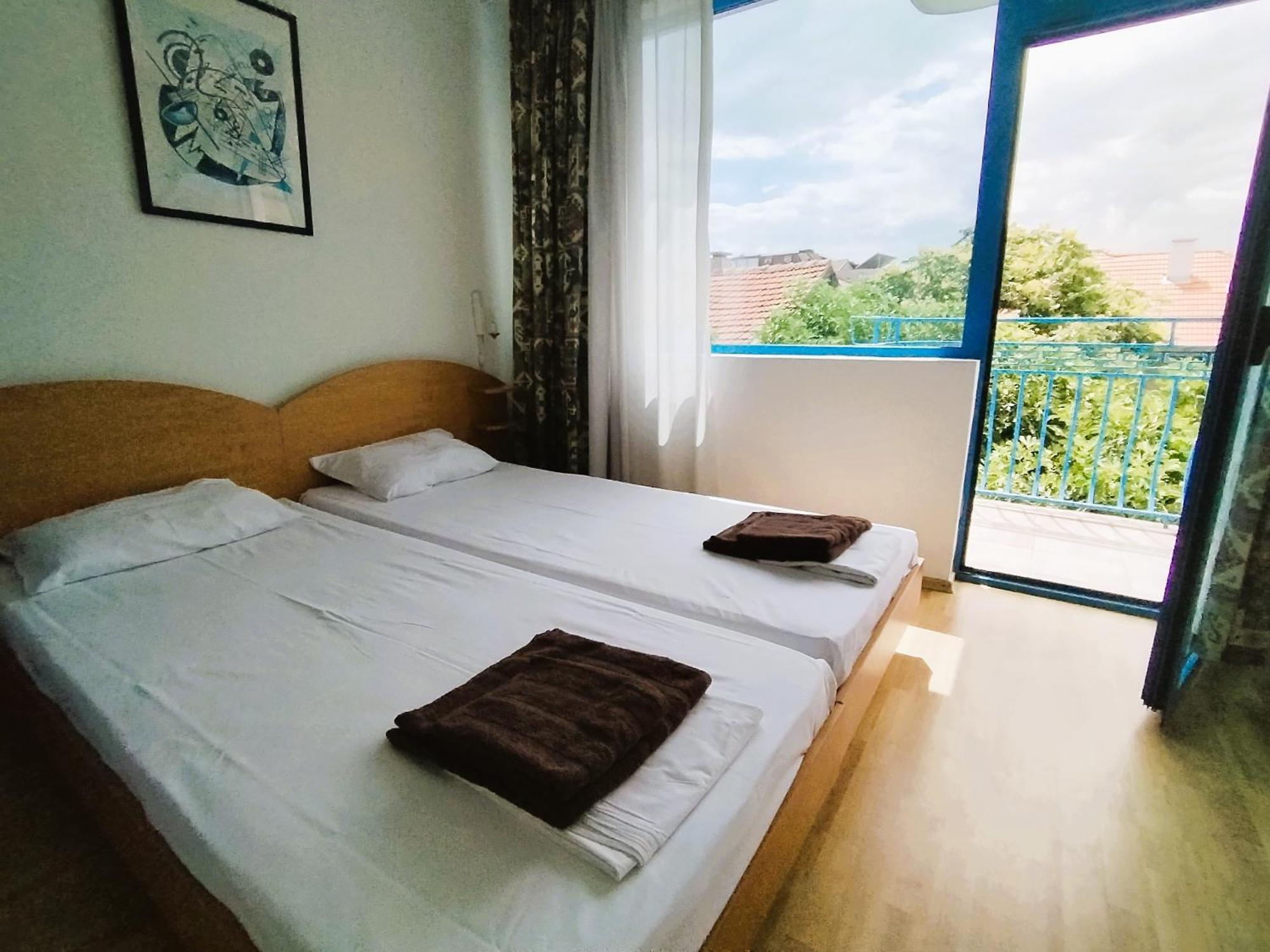 Lira Sto Apartments Pomorie Ngoại thất bức ảnh