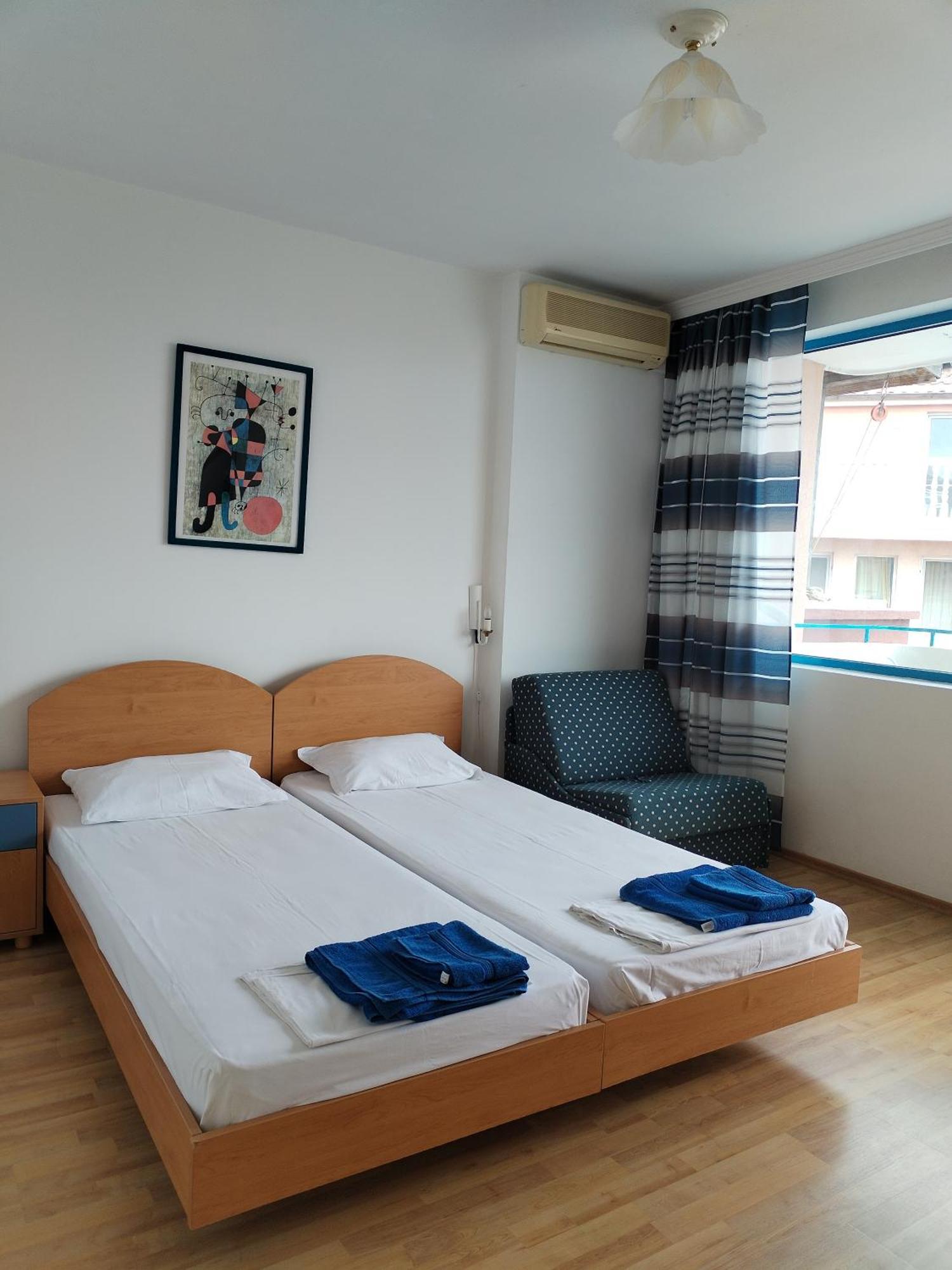 Lira Sto Apartments Pomorie Ngoại thất bức ảnh