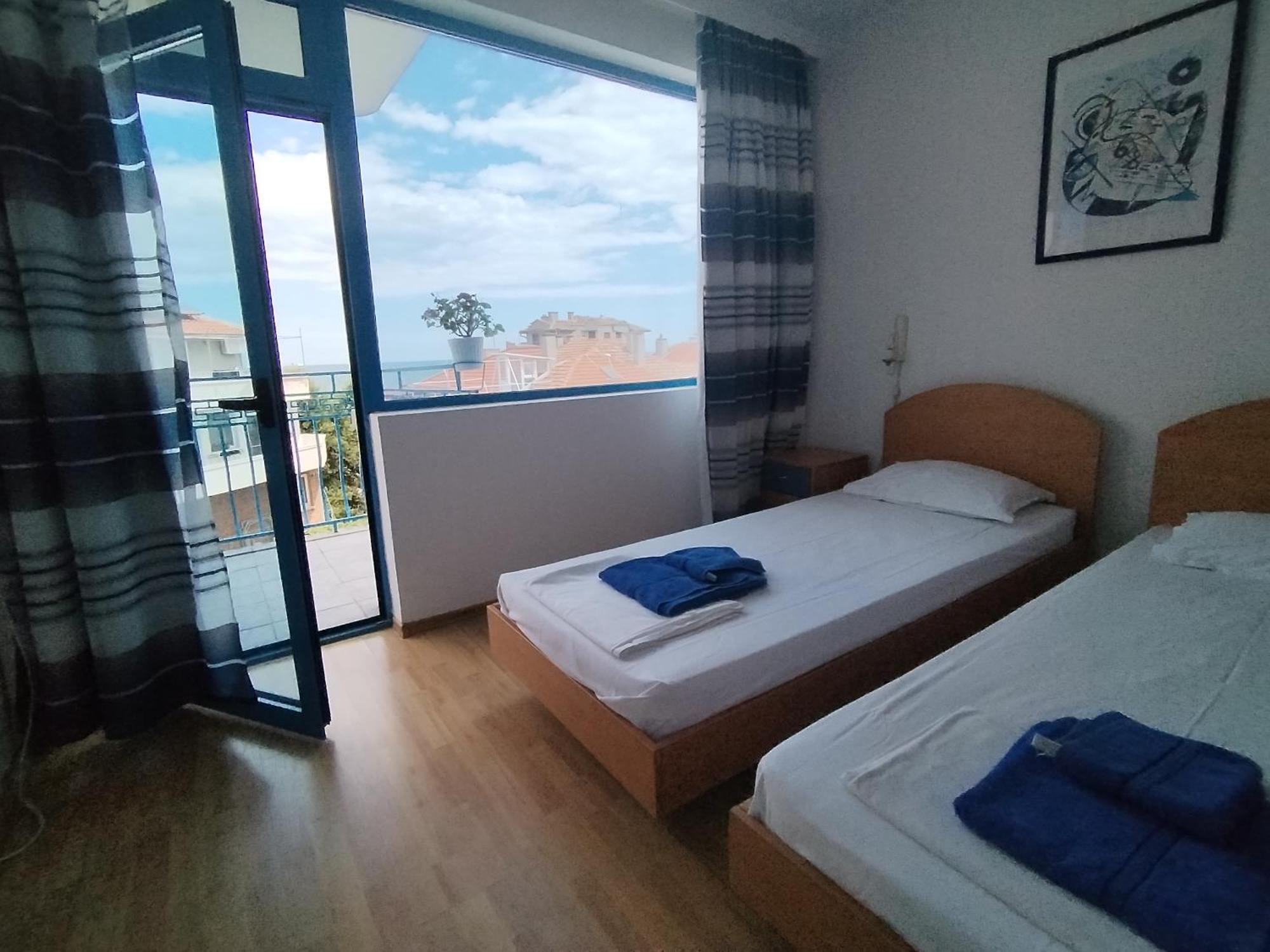 Lira Sto Apartments Pomorie Ngoại thất bức ảnh