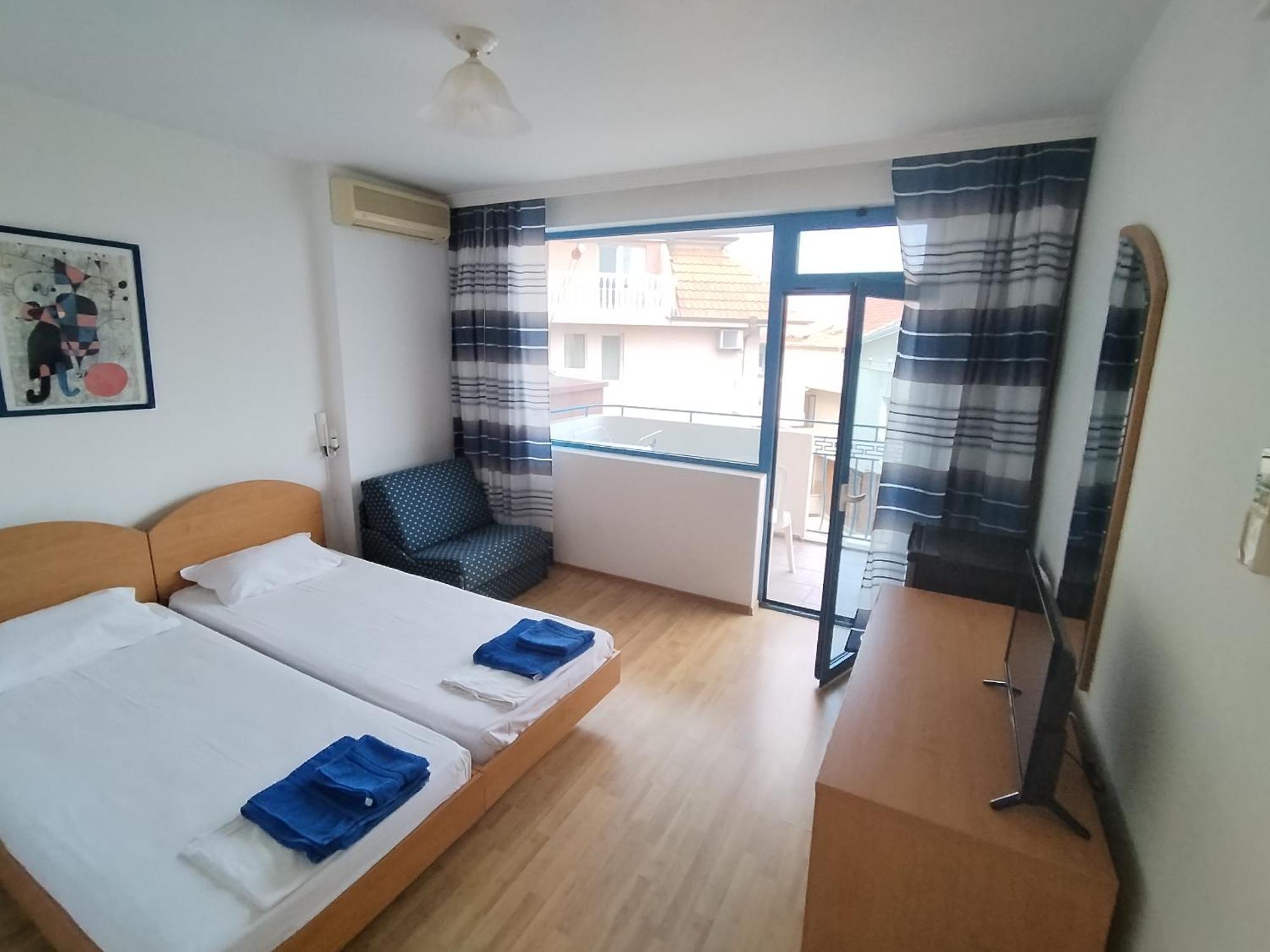 Lira Sto Apartments Pomorie Ngoại thất bức ảnh