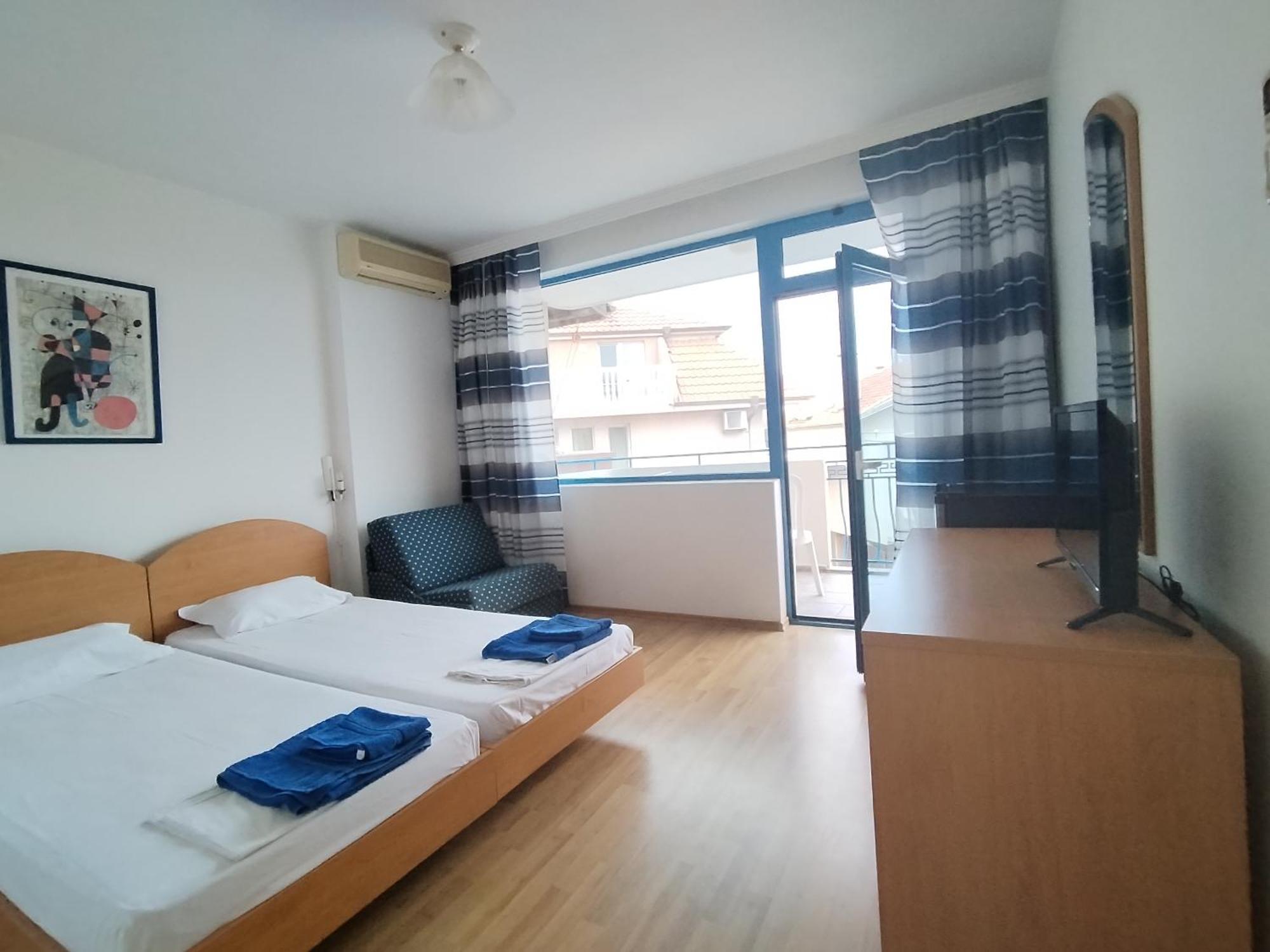 Lira Sto Apartments Pomorie Ngoại thất bức ảnh