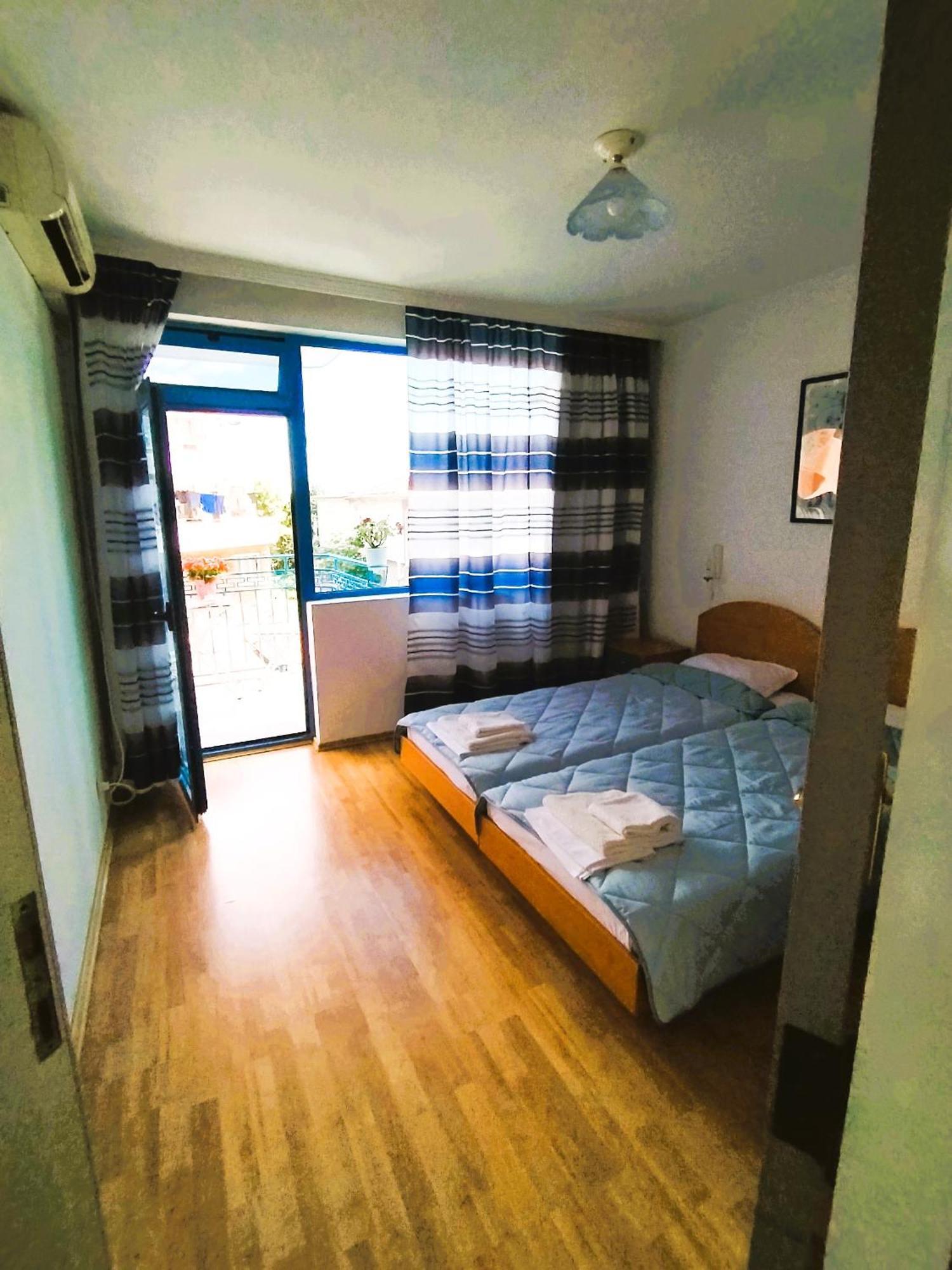 Lira Sto Apartments Pomorie Ngoại thất bức ảnh