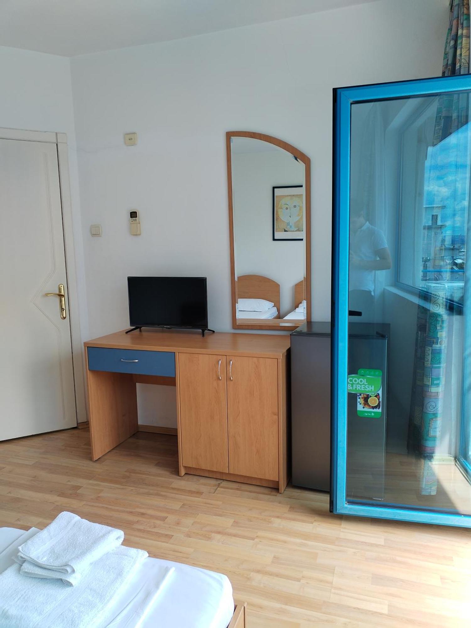 Lira Sto Apartments Pomorie Ngoại thất bức ảnh