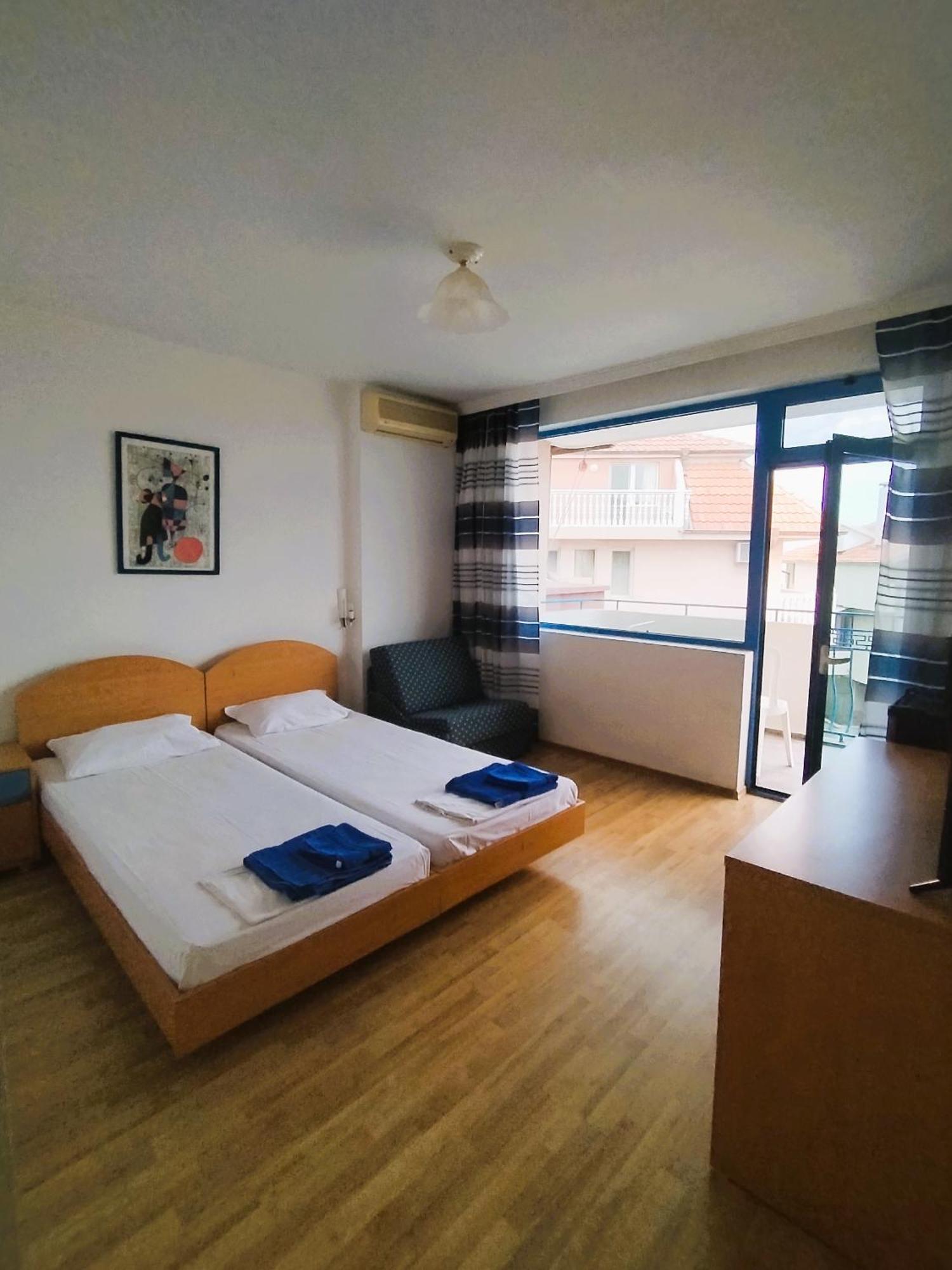 Lira Sto Apartments Pomorie Ngoại thất bức ảnh