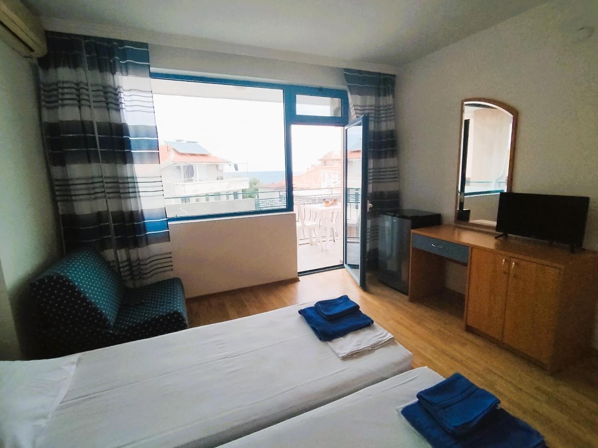 Lira Sto Apartments Pomorie Ngoại thất bức ảnh