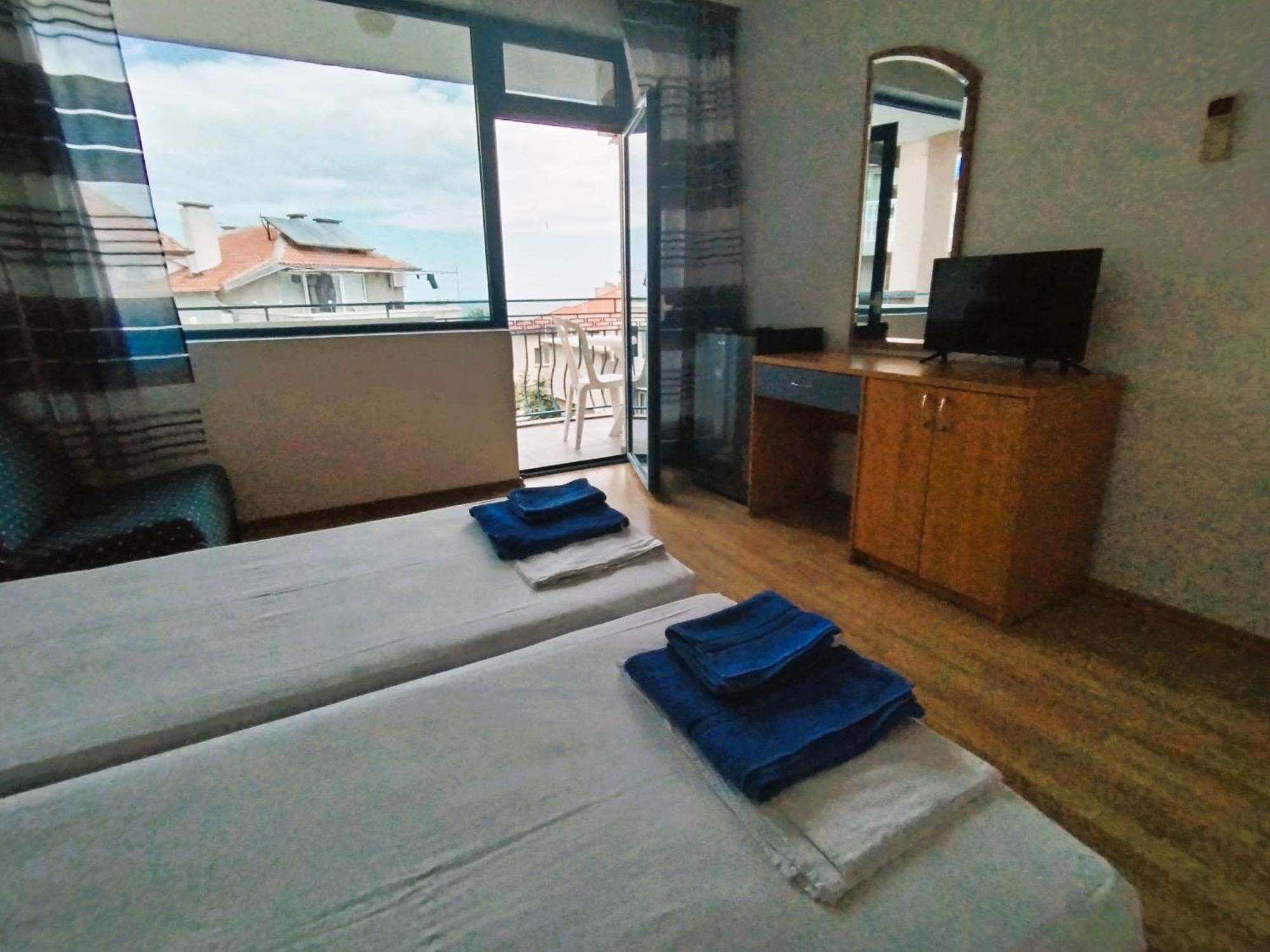 Lira Sto Apartments Pomorie Ngoại thất bức ảnh