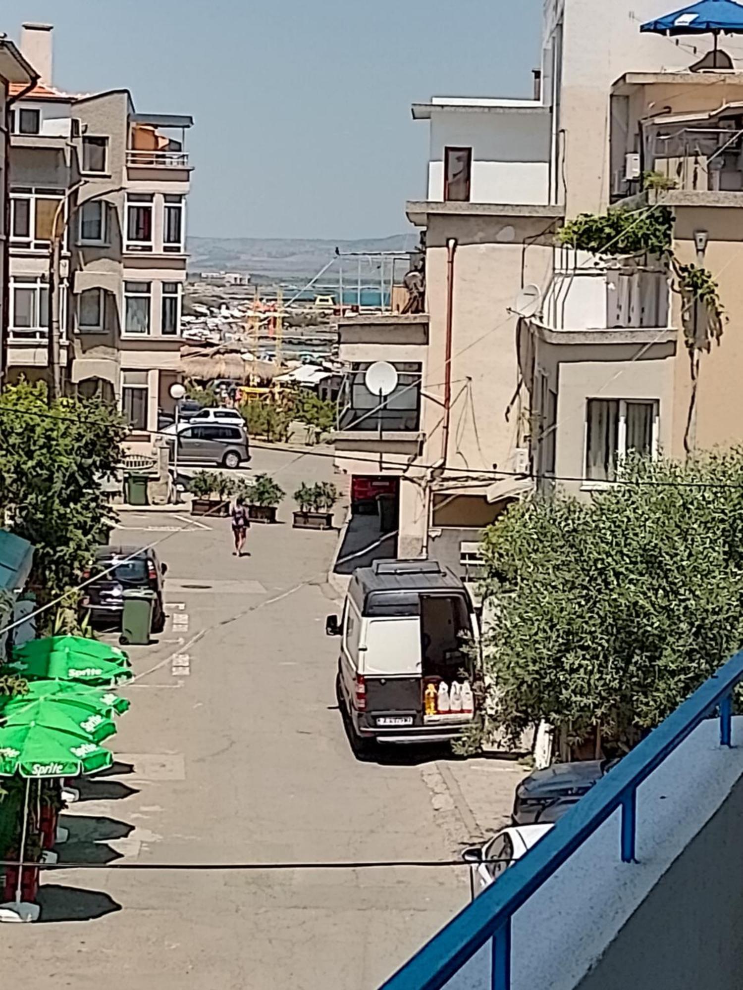 Lira Sto Apartments Pomorie Ngoại thất bức ảnh