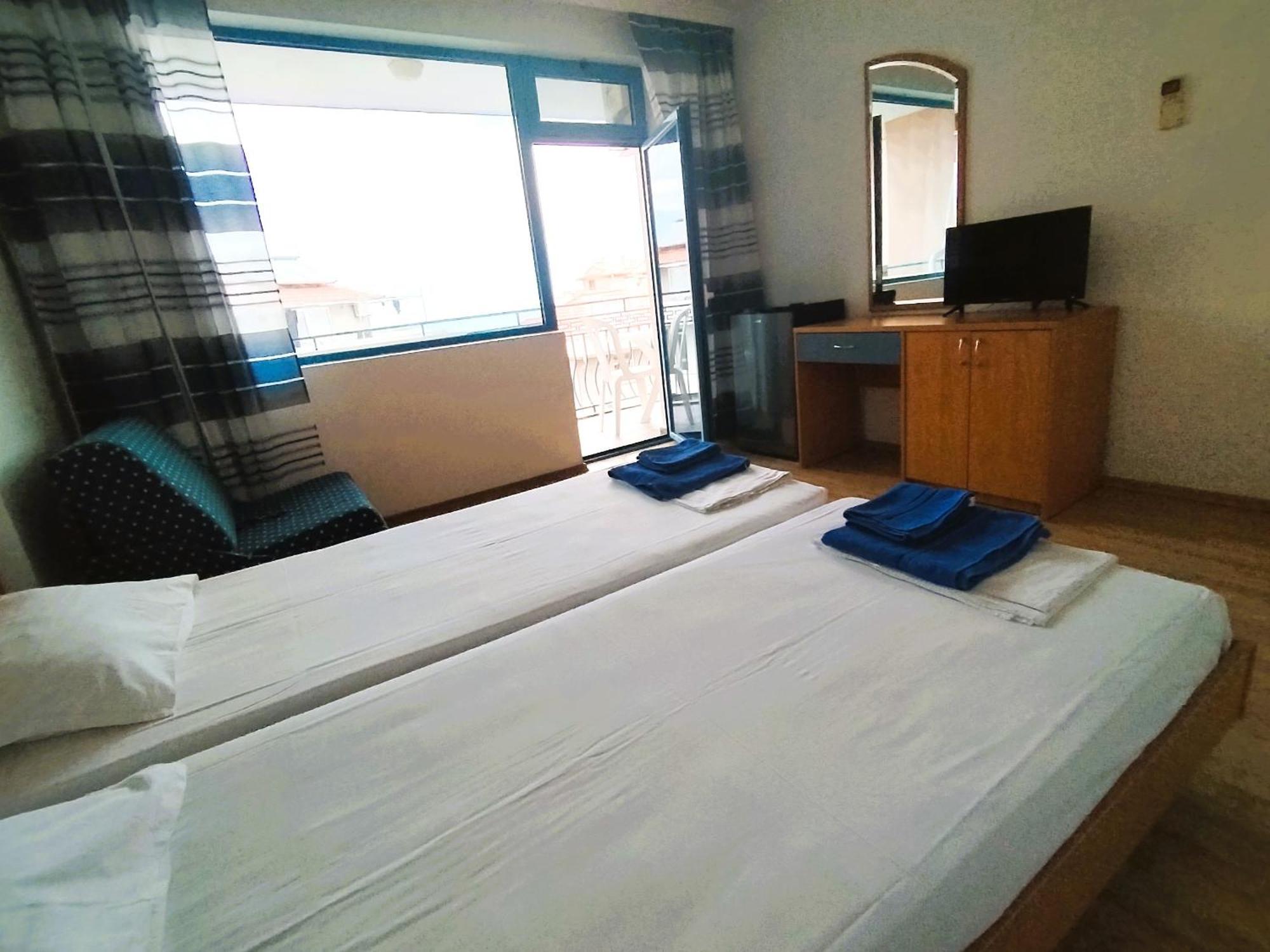 Lira Sto Apartments Pomorie Ngoại thất bức ảnh