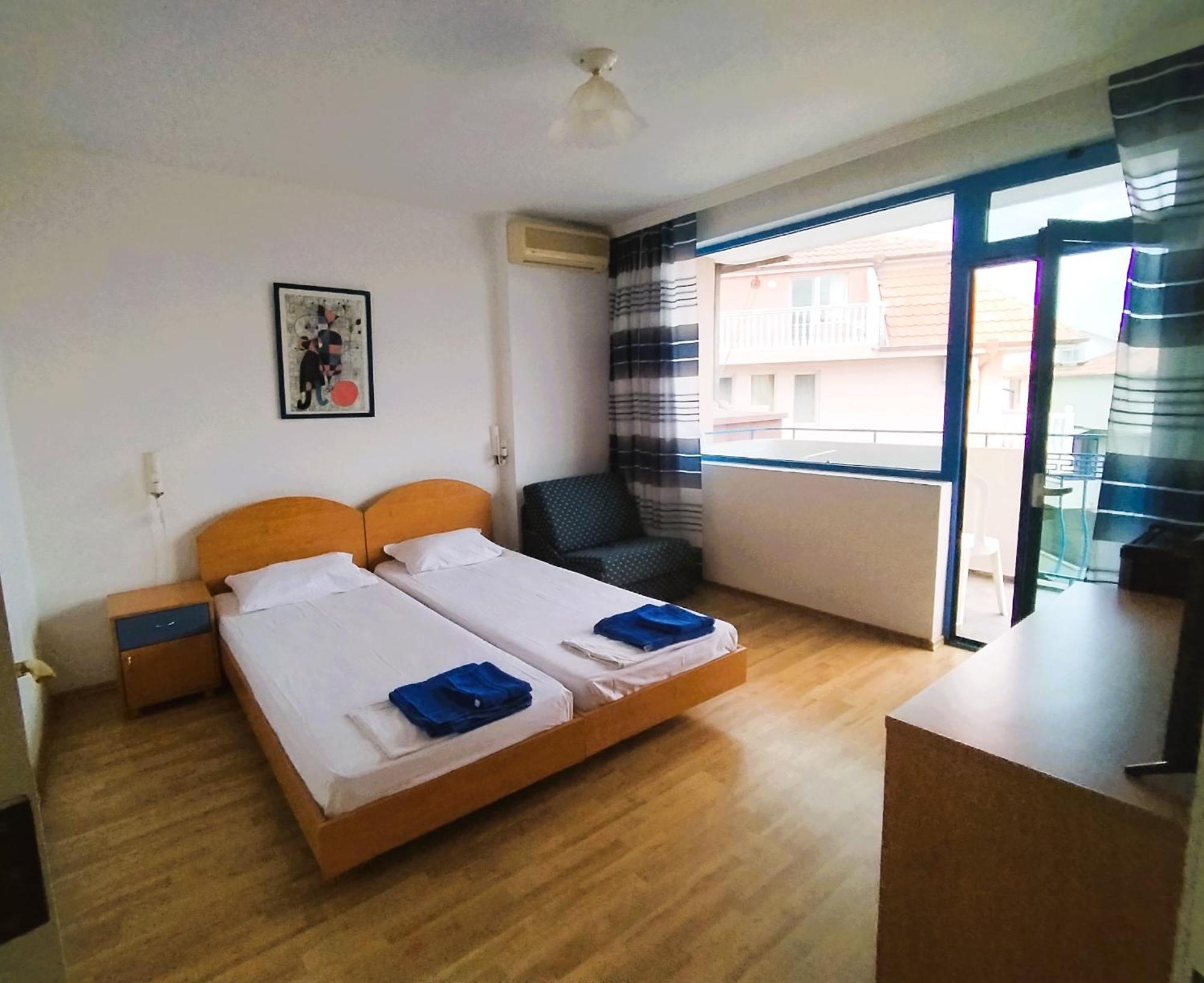 Lira Sto Apartments Pomorie Ngoại thất bức ảnh