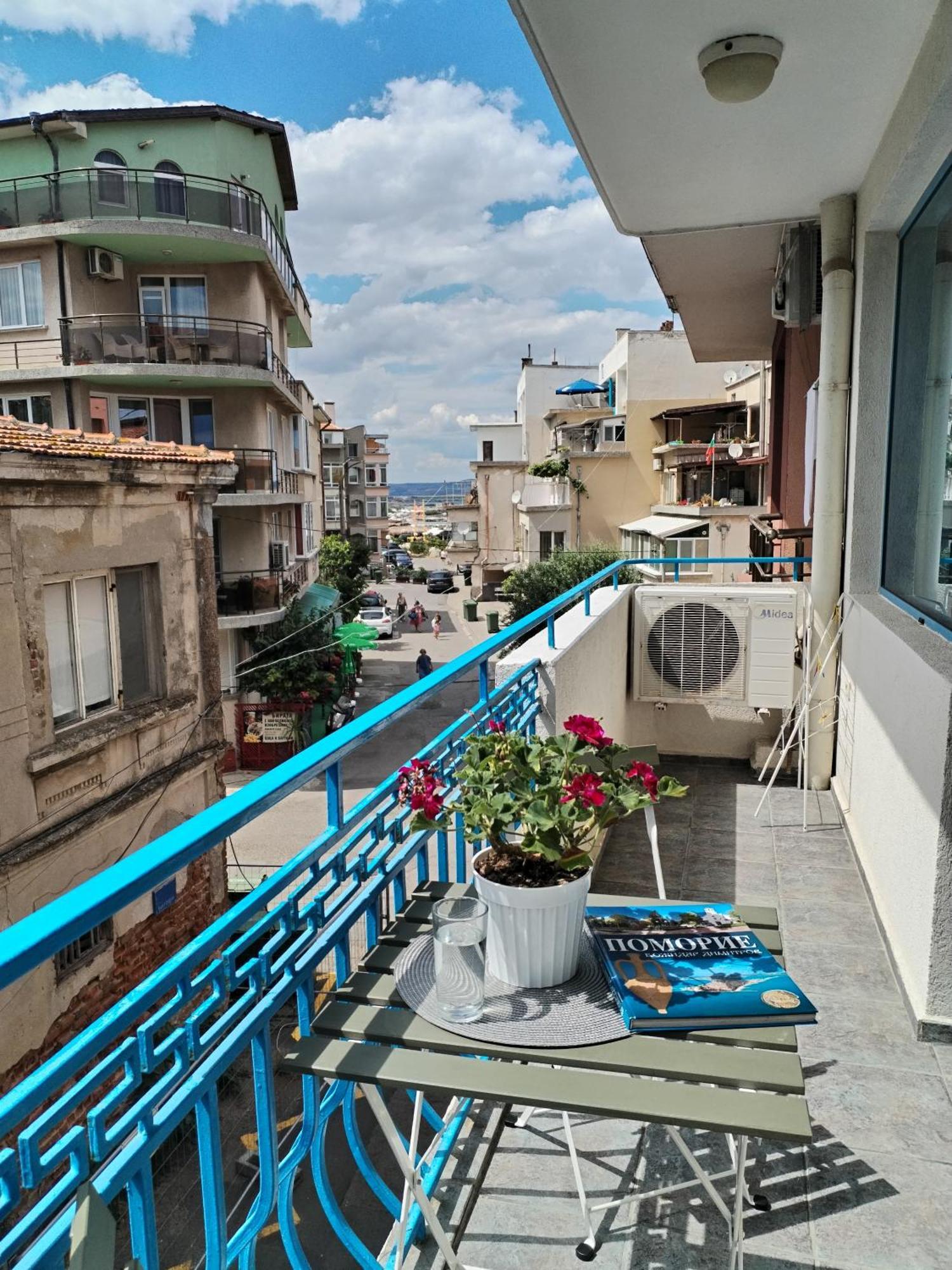 Lira Sto Apartments Pomorie Ngoại thất bức ảnh