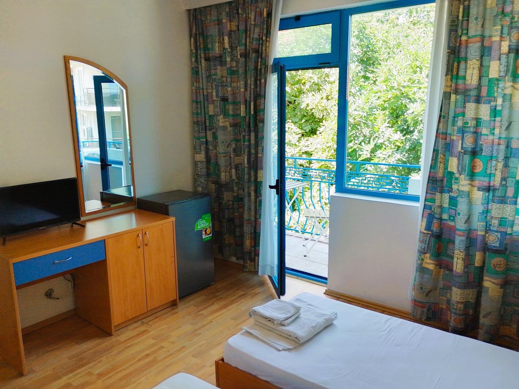 Lira Sto Apartments Pomorie Ngoại thất bức ảnh