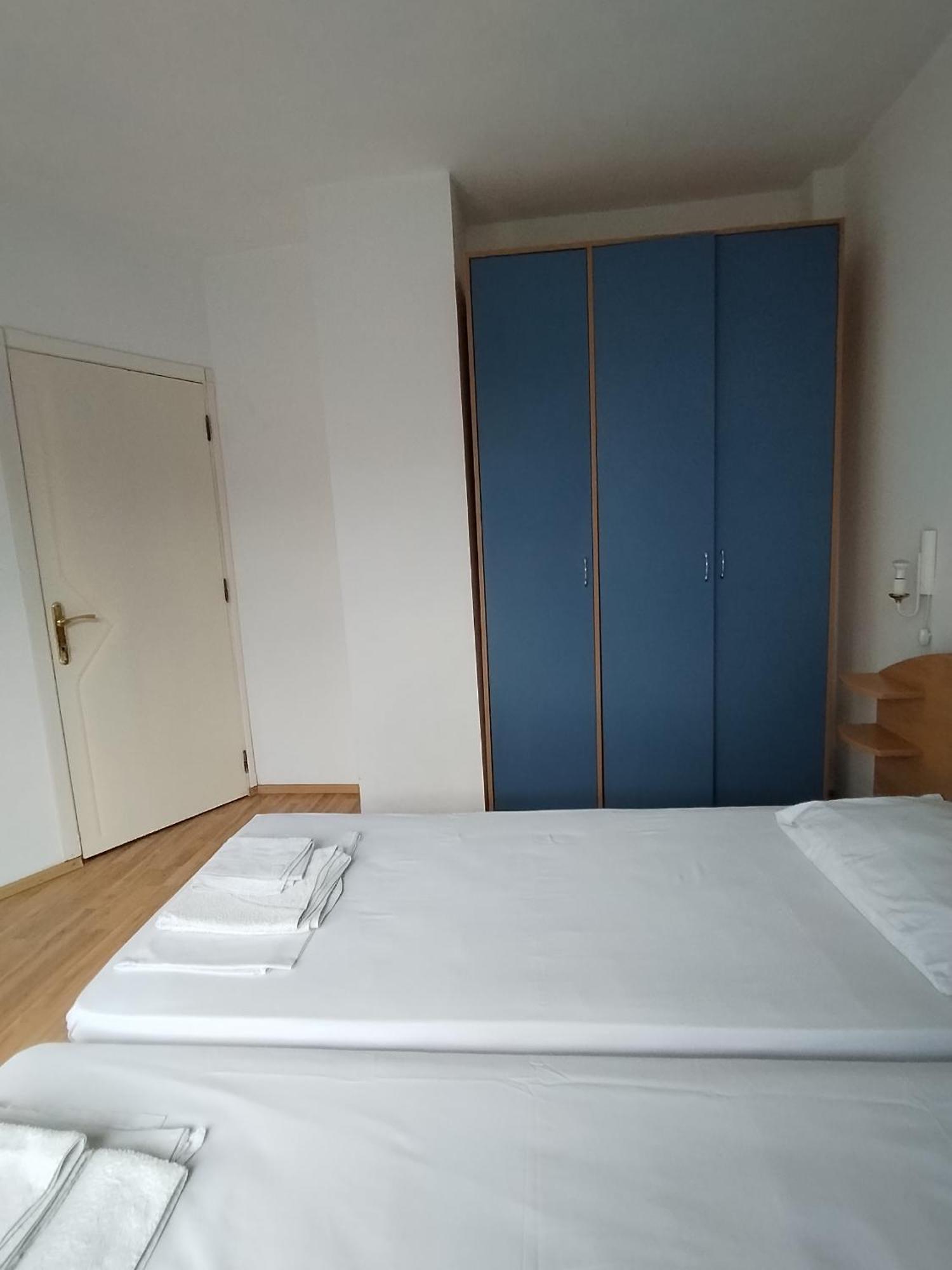 Lira Sto Apartments Pomorie Ngoại thất bức ảnh
