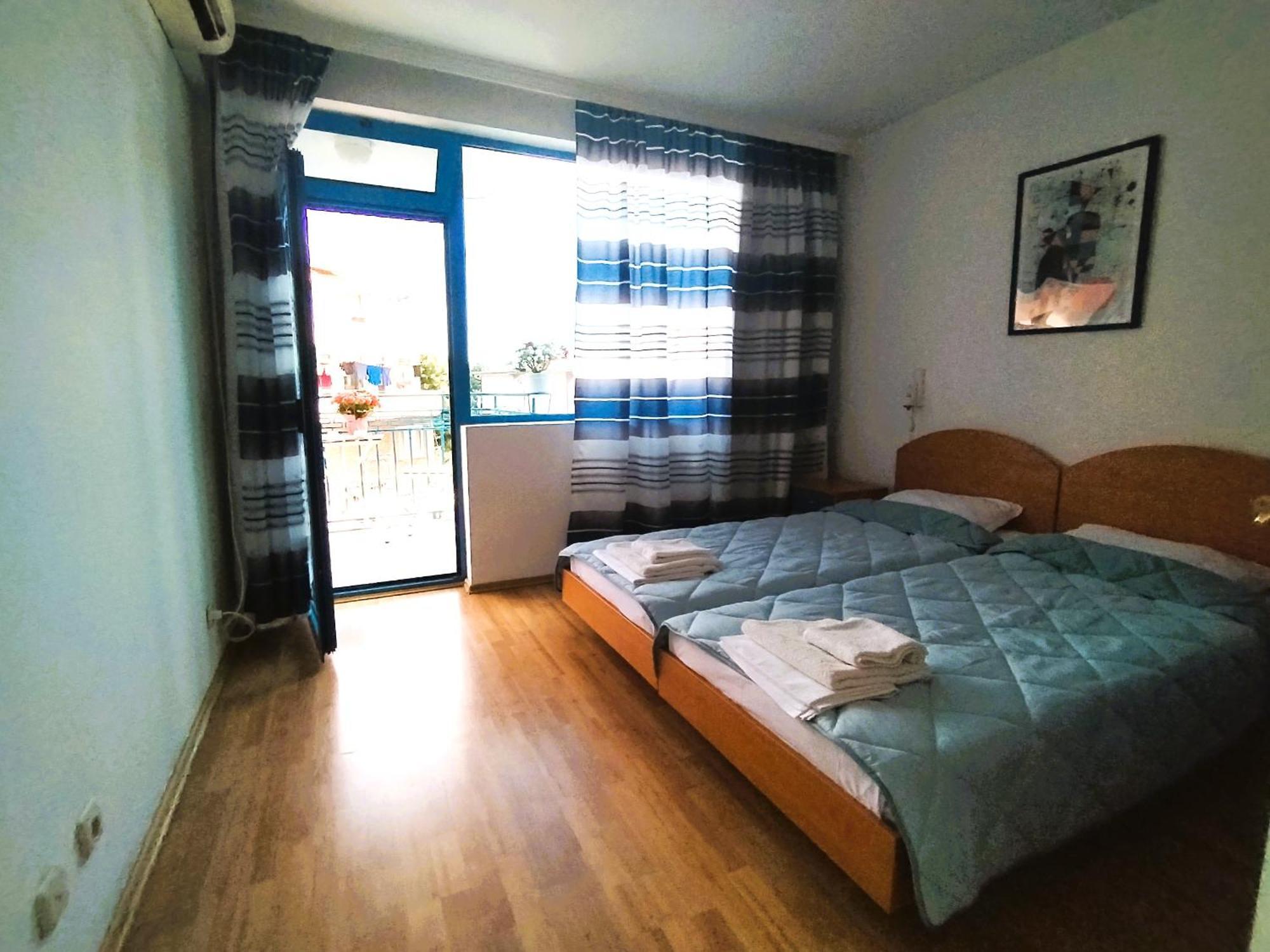 Lira Sto Apartments Pomorie Ngoại thất bức ảnh