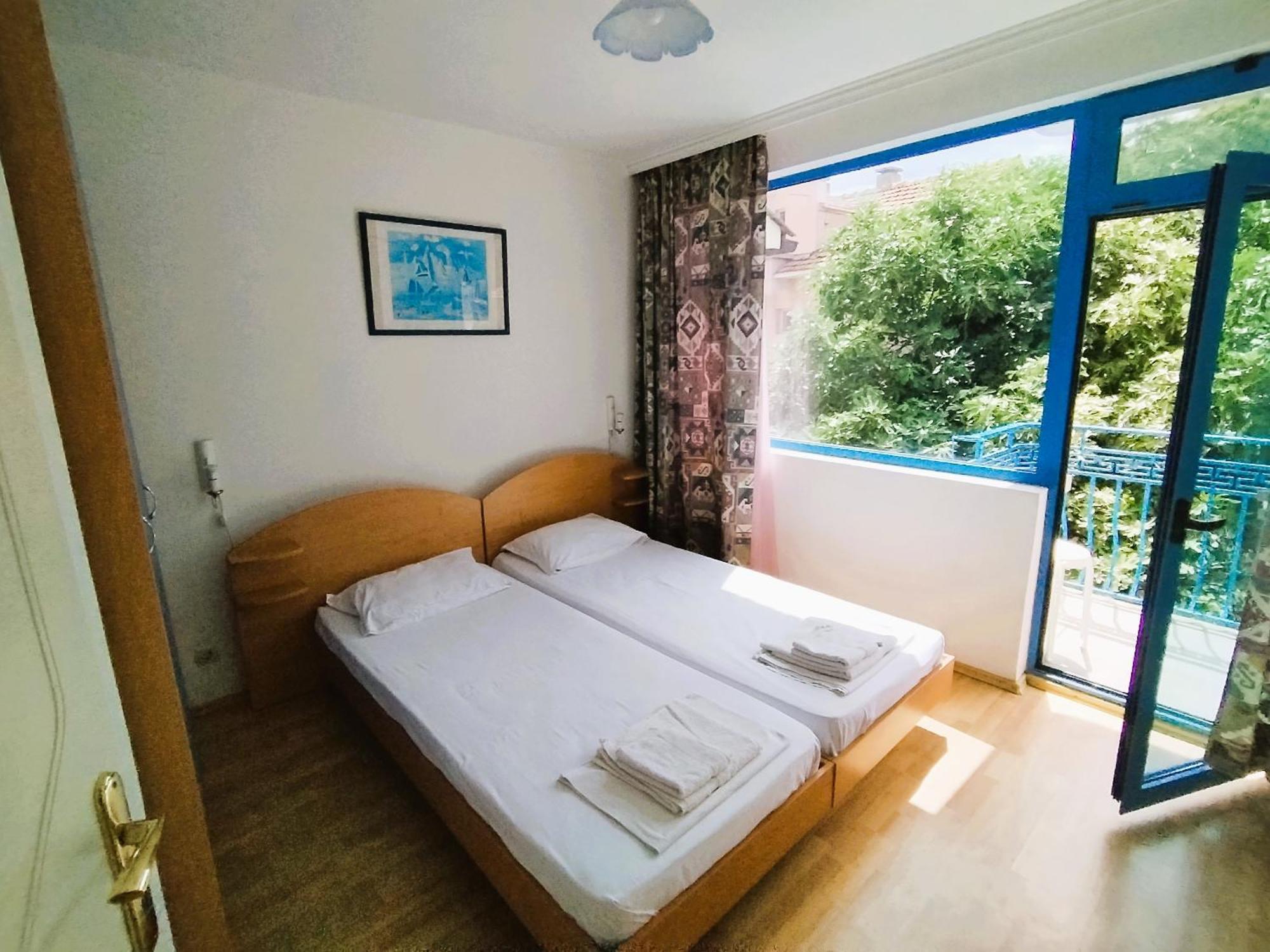 Lira Sto Apartments Pomorie Ngoại thất bức ảnh