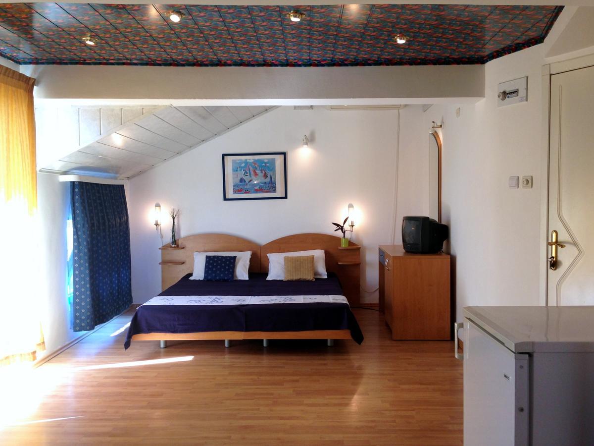 Lira Sto Apartments Pomorie Ngoại thất bức ảnh